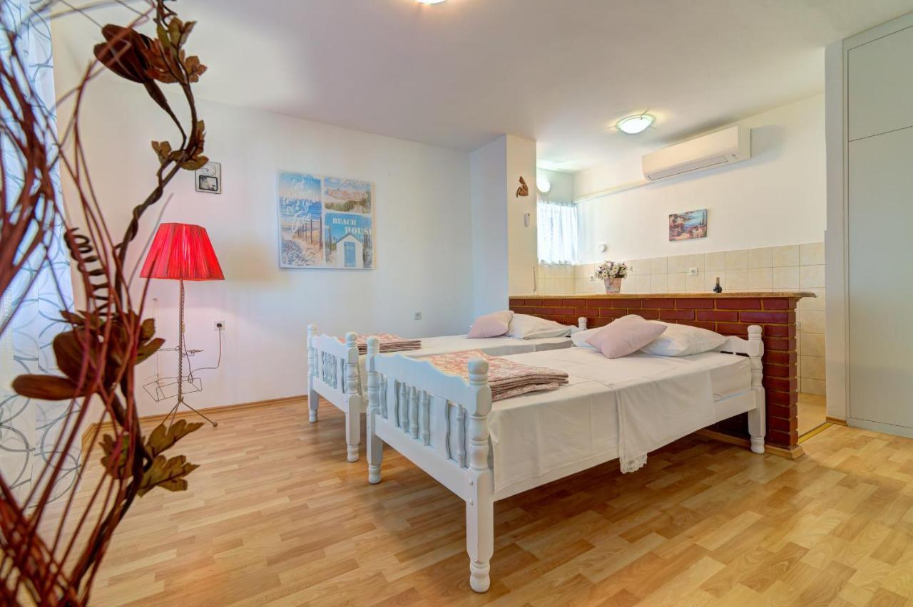 Apartments By The Beach Adela Senj Senj  Exteriör bild
